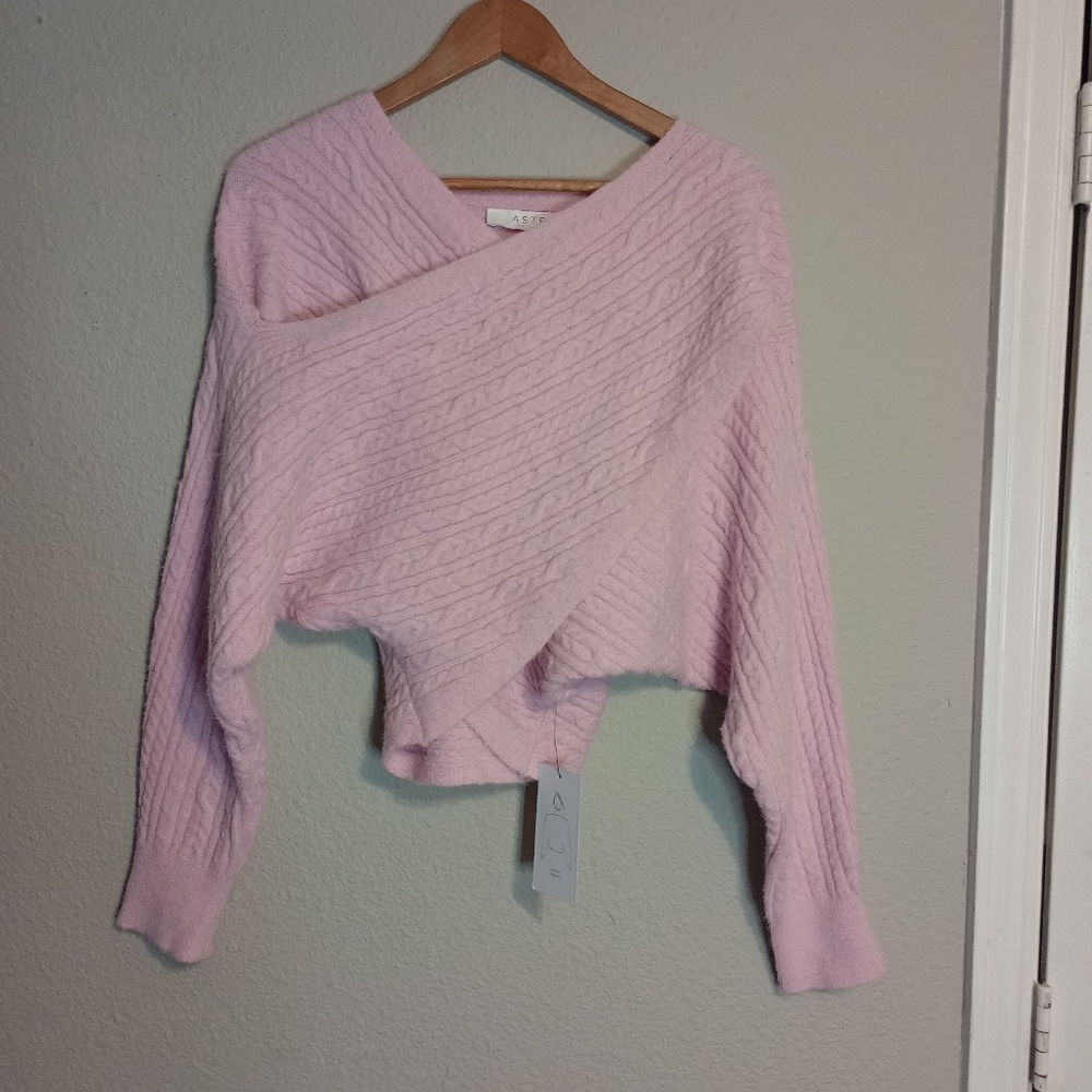 astr the label Mariana Crossover Sweater in Light Pink - Picture 2 of 10
